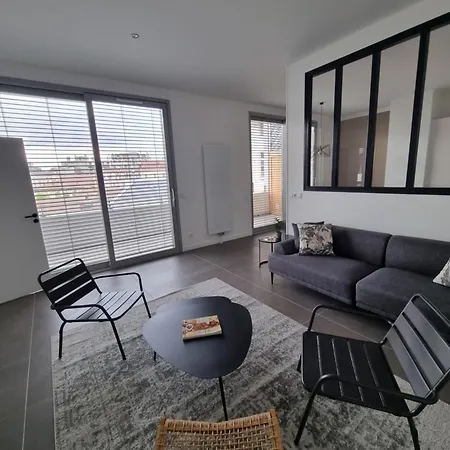 Leon Dufour Apartment *